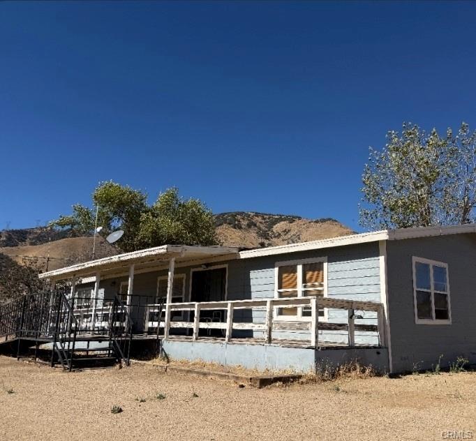 Manufactured home and front deck at 857 Roads End Point in Lebec